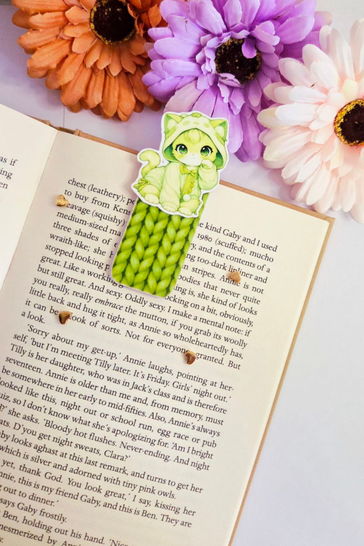 Fresh Leaf Cat – Magnetic Bookmark