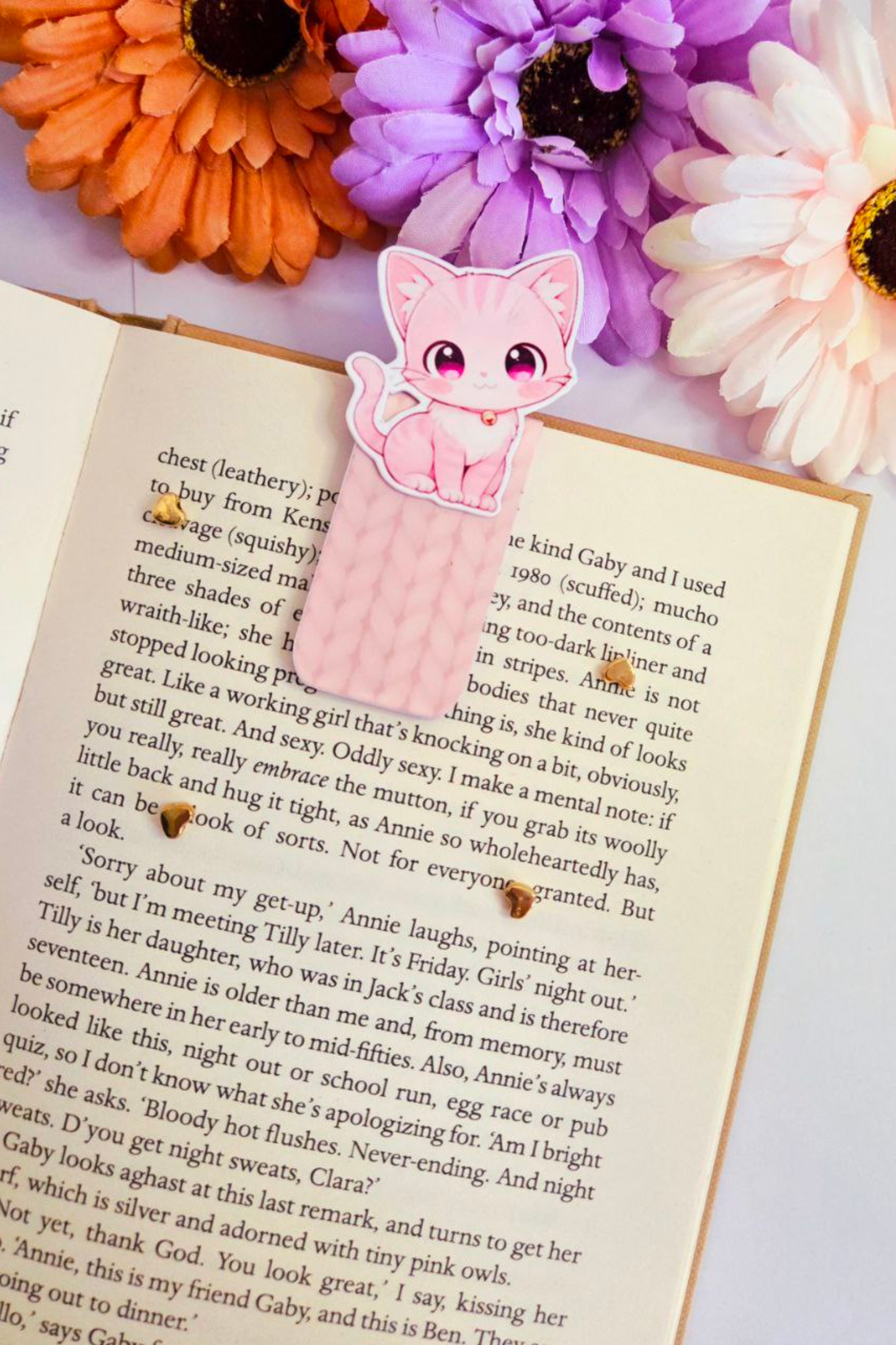 Blush Love Cat – Magnetic Bookmark