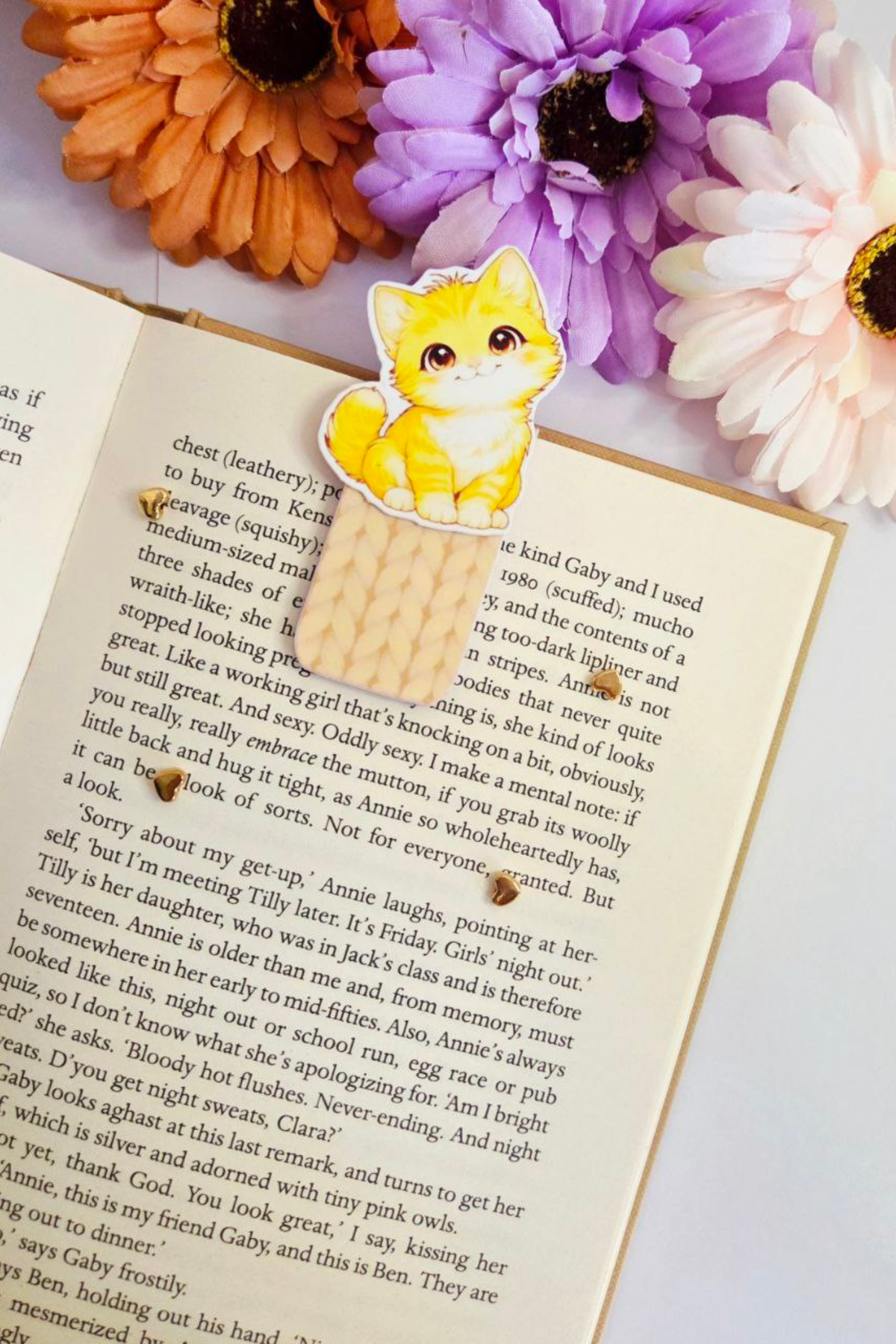 Golden Glow Cat – Magnetic Bookmark