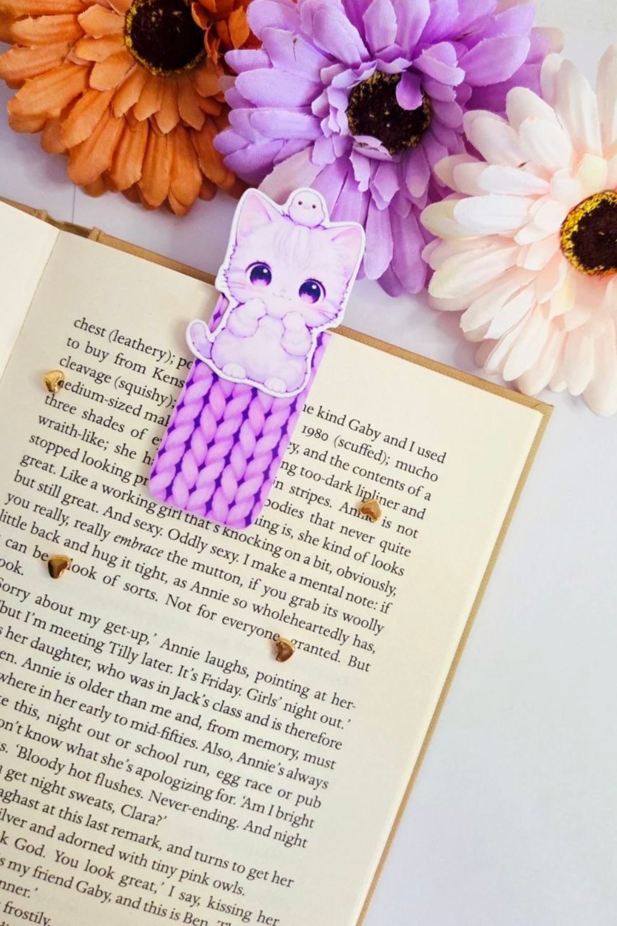 Lavender Hug Cat – Magnetic Bookmark