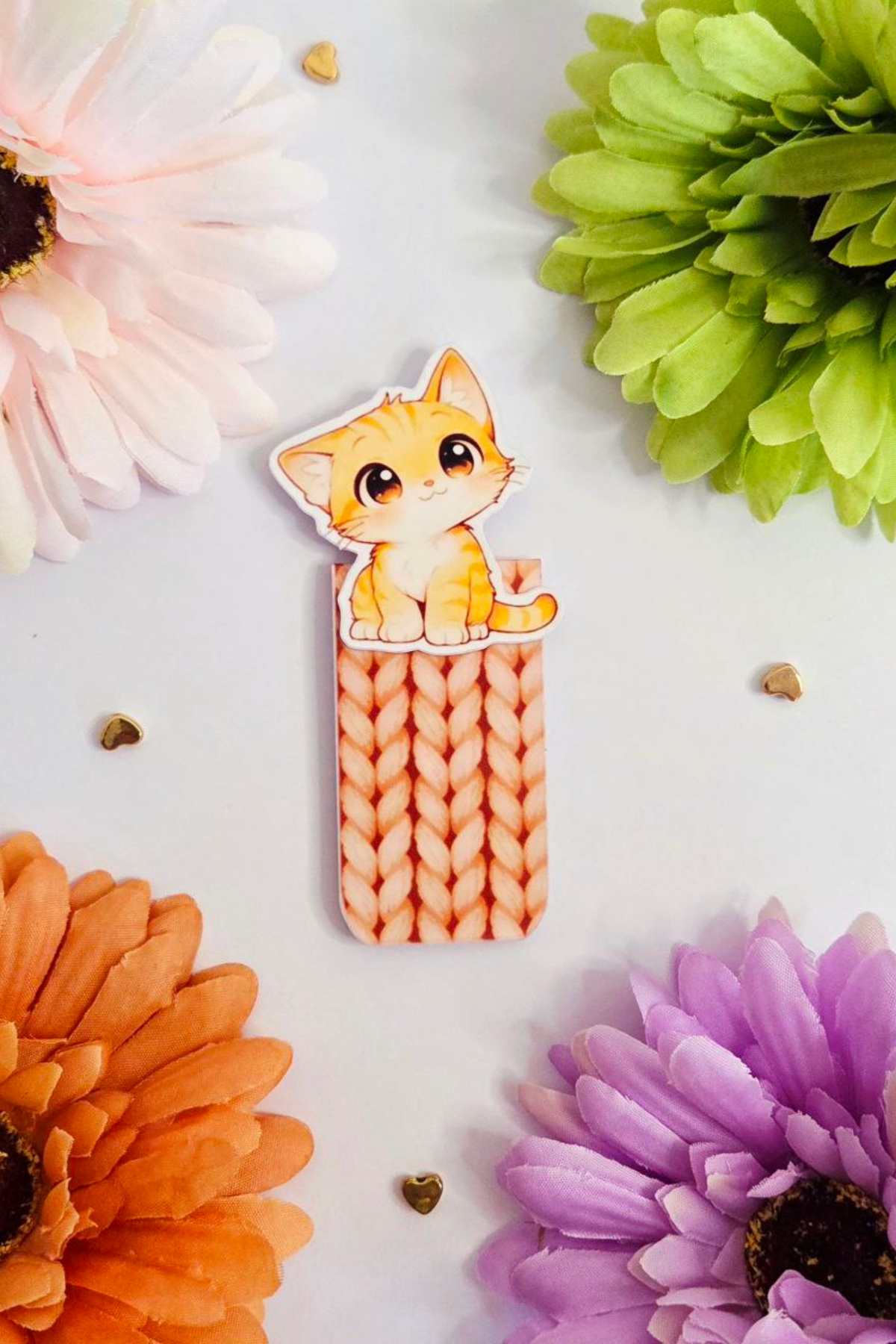 Cozy Amber Cat – Magnetic Bookmark